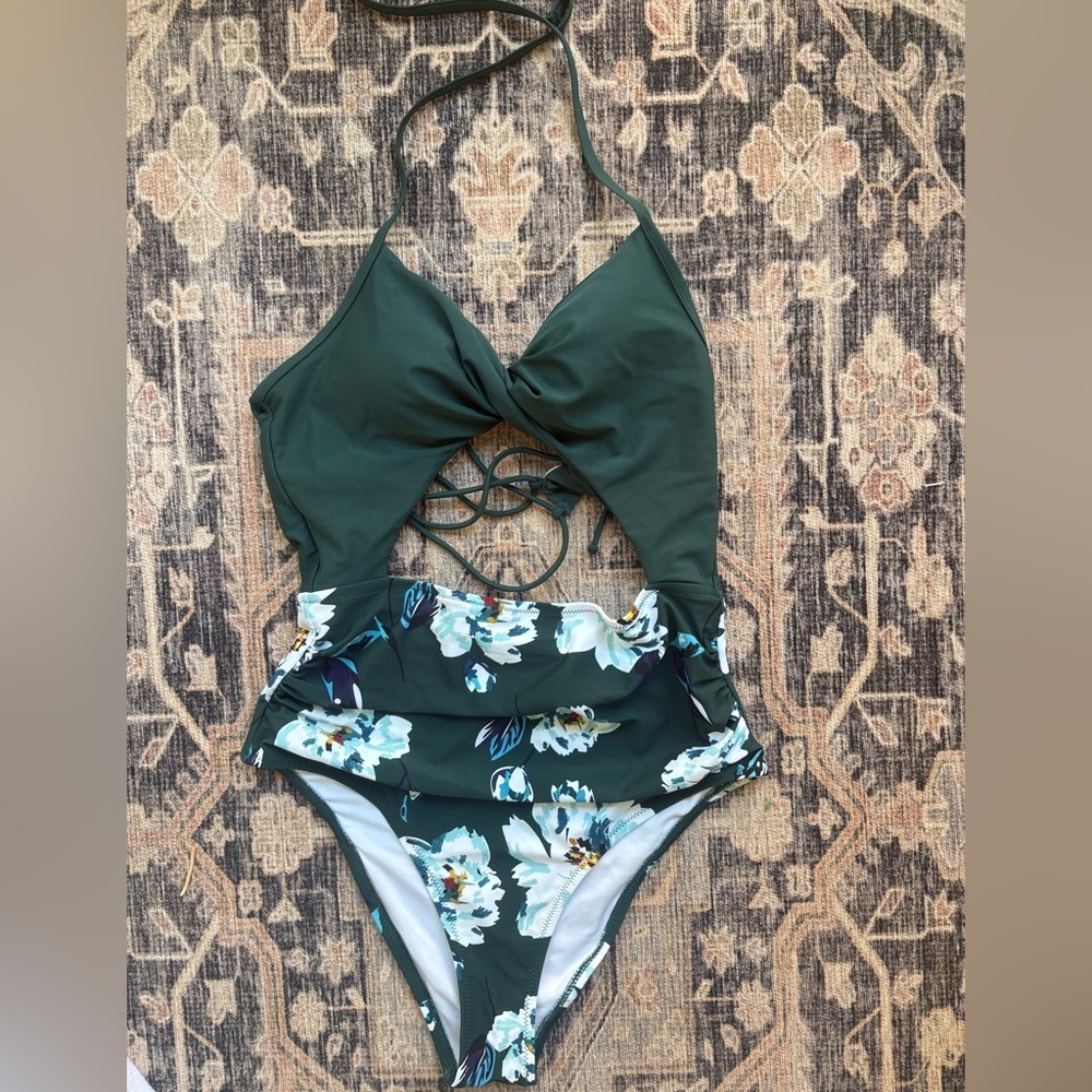 Cupshe Deep Green Floral Cutout One-Piece Swimsuit